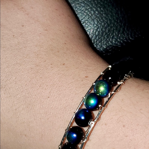 Handmade Channel set Beaded Bracelet & Earrings - Picture 5 of 6